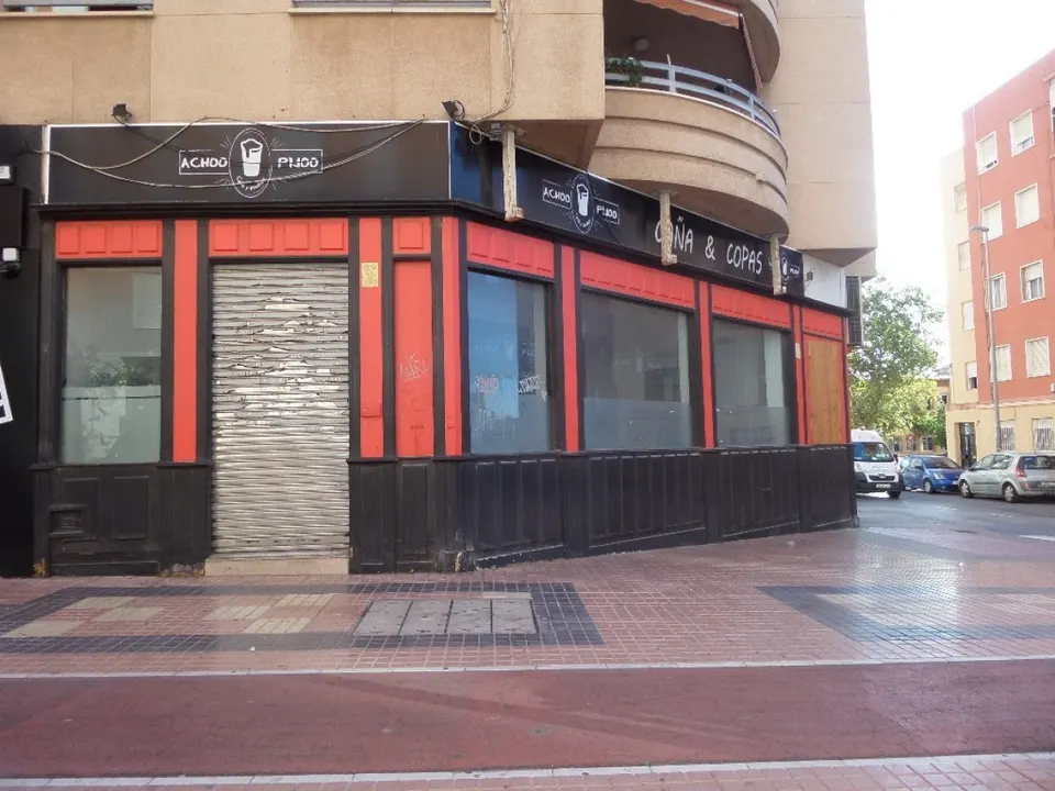 Estupendo local comercial en venta y en alquiler en plena calle Ramón y Cajal
