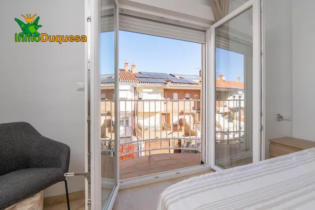 Casa adosada con eficiencia CEE = A (Junto al Vial de Churriana de la Vega). — 30