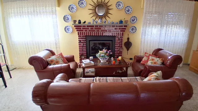 CASA CON TERRENO RÚSTICO VENTA ALMENARA DE TORMES. Urbis te ofrece una casa con terreno rústico en venta en Almenara de Tormes, Salamanca. — 45
