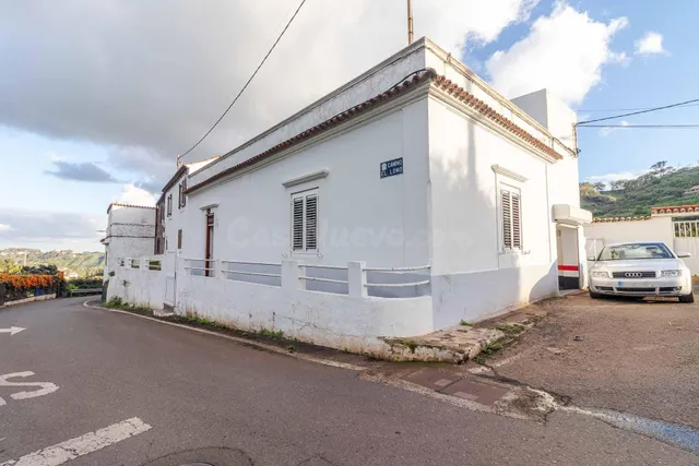 Casa con terreno y aljibe en venta en El Palmar, Teror – Esp