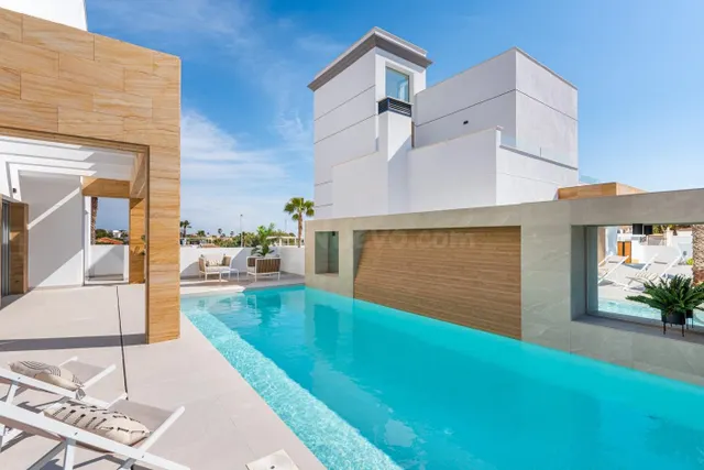 ¡¡LLAVE EN MANO!! PRECIOSA VILLA DE OBRA NUEVA EN CIUDAD QUE - foto 3