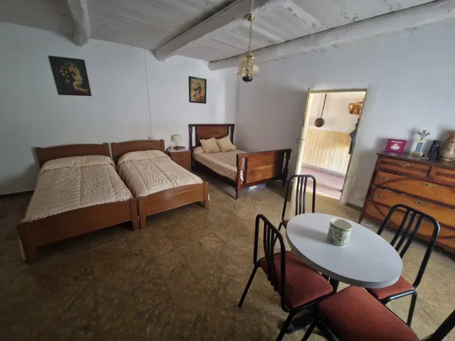 SE VENDE CASA A 2 KMS DE VALENCIA DE DON JUAN, PARCELA 479 M2, 168 M2 DE VIVIENDA. 3 habitaciones. — 4