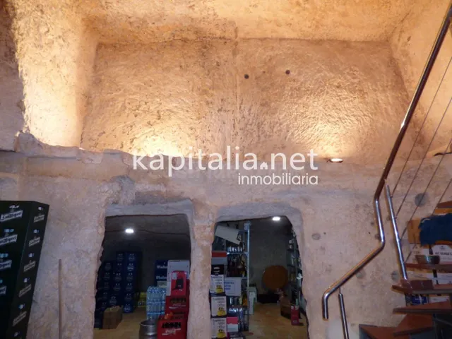 Local a la venta en Bocairent. — 3