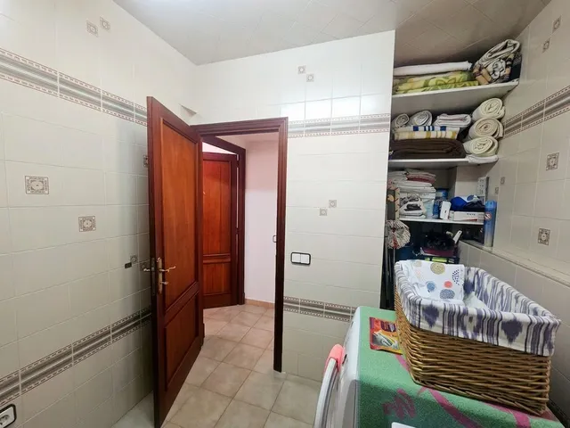 Exceptional Detached Corner Villa with Swimming Pool and Prime Location — 44