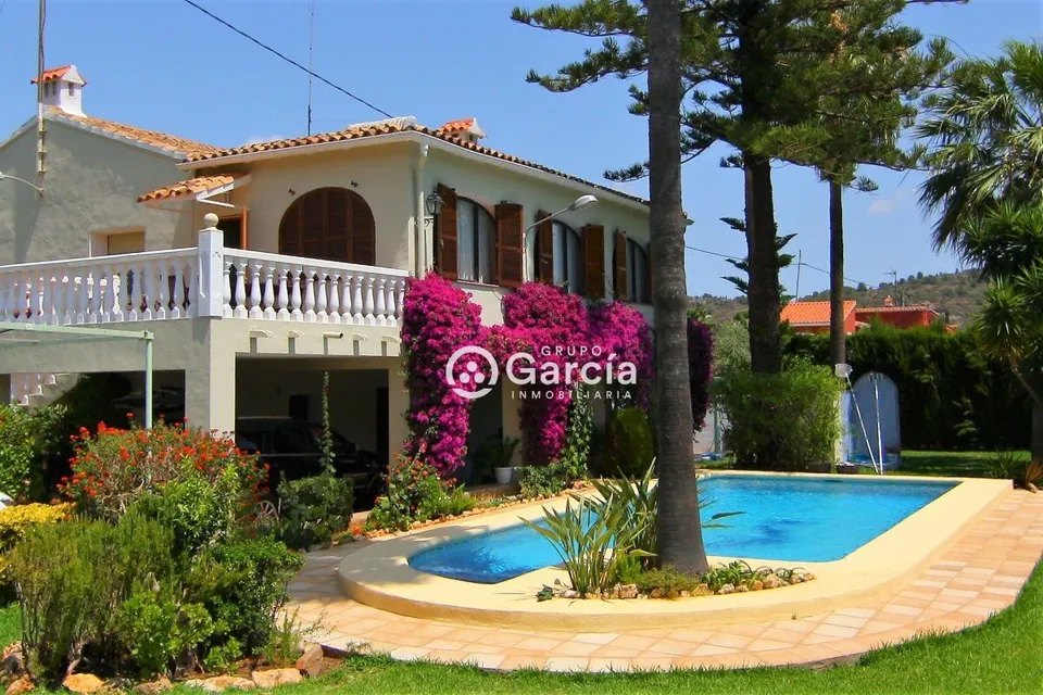 AMPLIA VILLA A LA VENTA EN PEDREGUER GV2018585-A