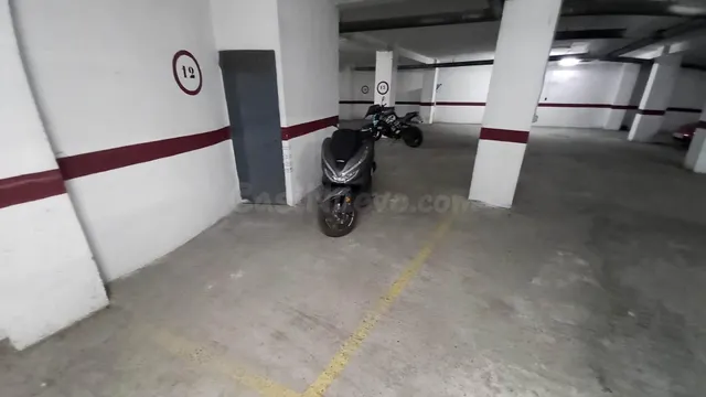 ¡ESTUPENDA PLAZA DE GARAJE CON TRASTERO EN AVENIDA DE ANDALU - foto 2