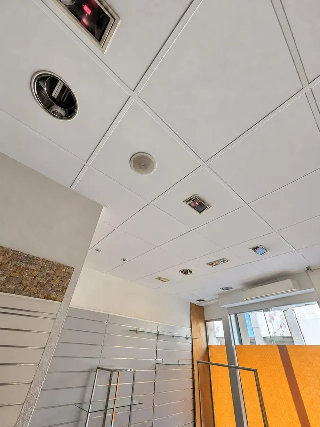 Edificio en venta en pleno centro de Tortosa: local acondicionado, división horizontal y terrado con vistas — 35