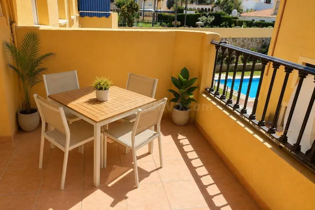 AMPLIO PISO EN VENTA EN CALLE MOLINO DE VIENTO, FUENGIROLA — 2
