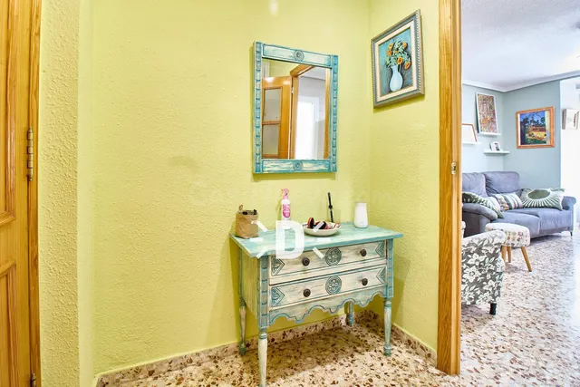 ¡Luminoso piso de 4 dormitorios con ascensor y cocina reform - foto 2