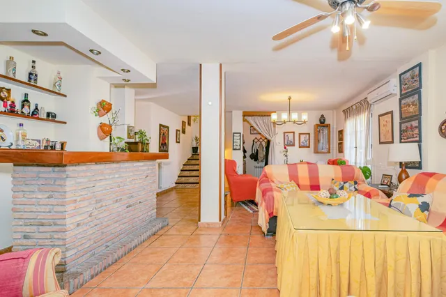 AMPLIA VIVIENDA EN CHAUCHINA CON PISCINA — 40
