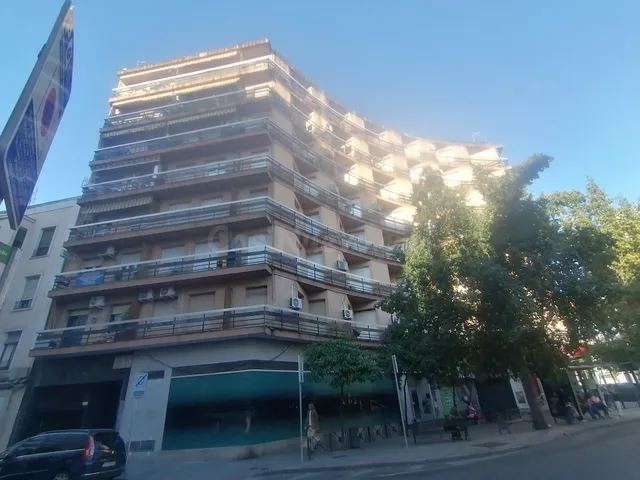 IMPRESIONANTE VIVIENDA EXTERIOR EN PLENA PLAZA DE COSTASOL - foto 2