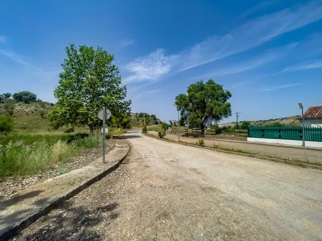 Terreno en venta en calle Carahorma G 587, Lillo — 23