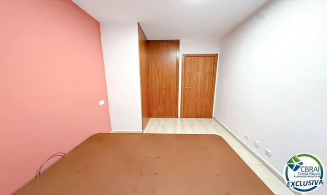 Piso de 2 dormitorios con ascensor en Figueres — 27