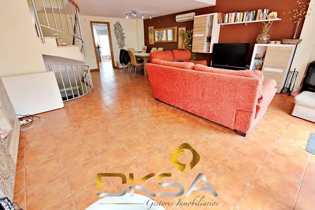 Precioso chalet adosado con piscina comunitaria a un paso de - foto 5