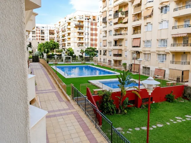 AMPLIA VIVIENDA DE 4 DORMITORIOS EN HACIENDA CAPITÁN, TEATINOS +G+PISCINA… — 27