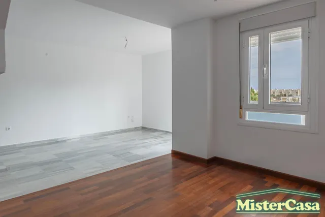 EXCLUSIVA. Zona norte. Ático Dúplex VPO. Terraza-solarium de 52m2. 4 dormitorios, 2 baños. Garaje. — 13