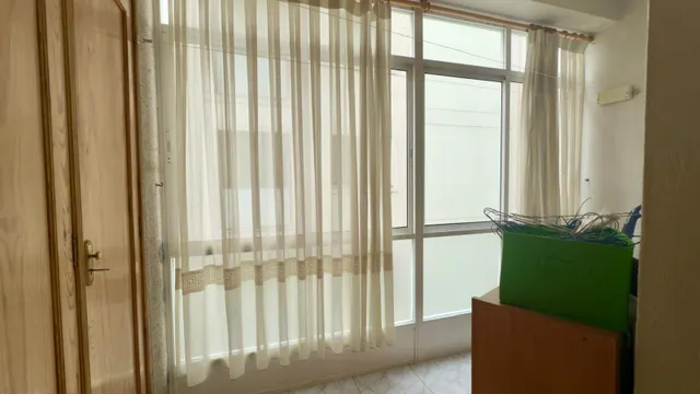 ¡Tu nuevo hogar en este encantador piso en un edificio con carácter del año 1975 y 4 habitaciones! — 37