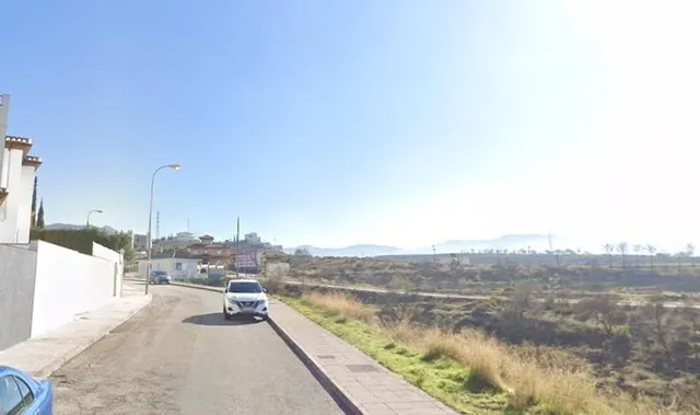 Terreno urbano en la calle Gredos, la Zubia — 3