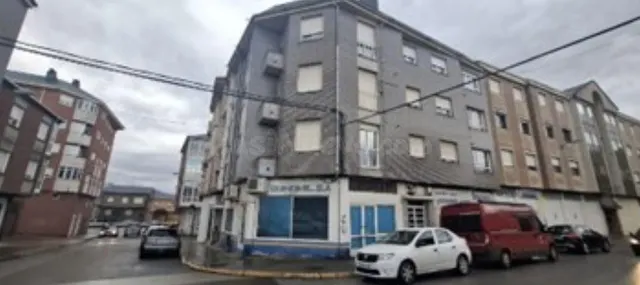 SE VENDE piso OKUPA en C San Fructuoso 36 de Ponferrada - foto 2