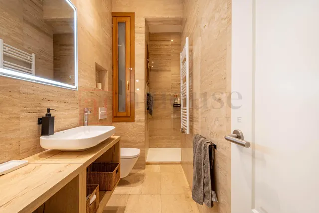 Piso reformado, listo para entrar a vivir con balcones y todo exterior en la nova esquerra de l' eixample — 26