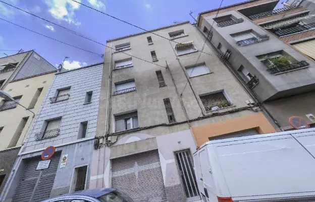 Se vende Piso OKUPADO en Calle Germa Joaquim 133 Terrassa, (
