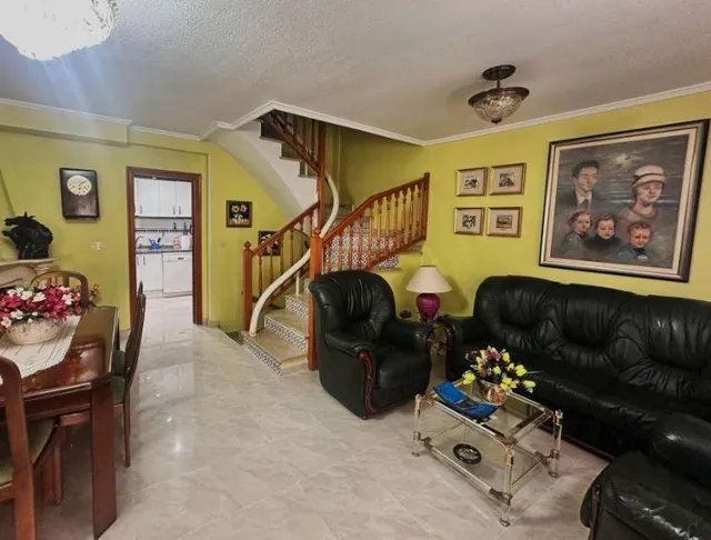 Bungalow con amplia terraza a pocos pasos de la playa y orientación Sur. — 15