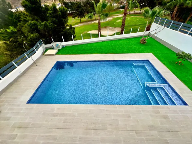 VILLA PRIMERA LÍNEA GOLF — 31