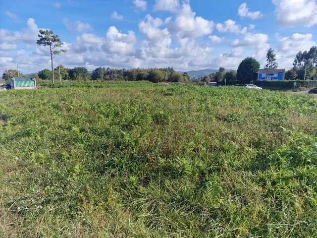 Parcela urbanizable de 1.649 m2 en El Franco, próxima a la c - foto 2