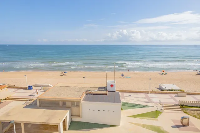 LUMINOSO APARTAMENTO CON VISTAS AL MAR A LA PLAYA DE DAIMÚS. — 23