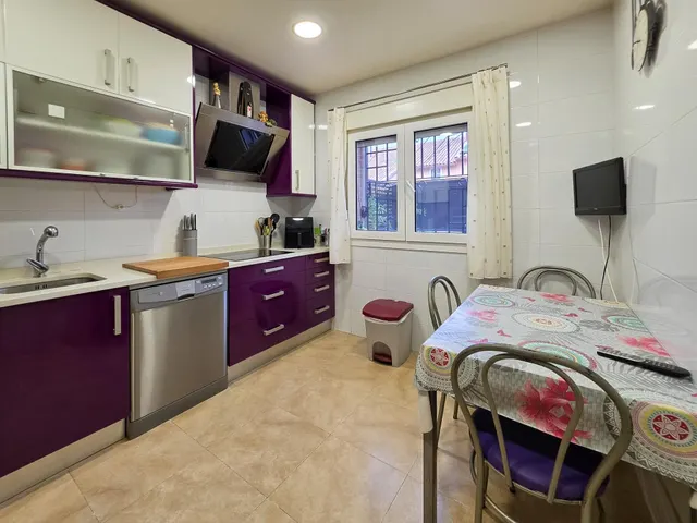 Precioso chalet adosado de 4 dormitorios con piscina privada y garaje en Carranque — 28