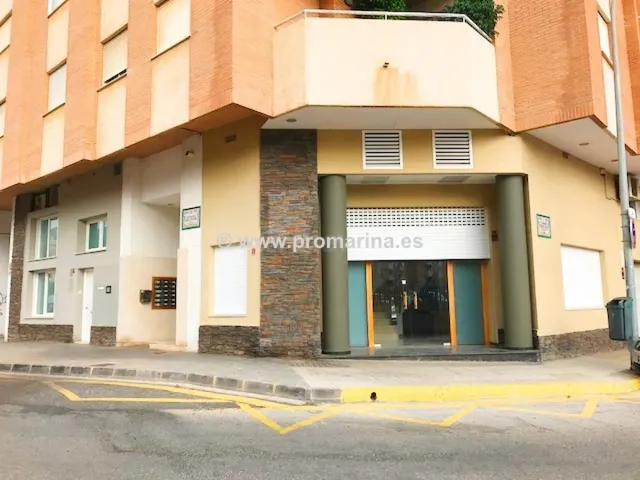 Estupendo Local comercial con entrada representativa - foto 4