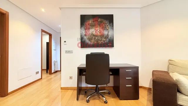 PRECIOSA VIVIENDA SEMINUEVA SITUADA EN O COUTO — 24