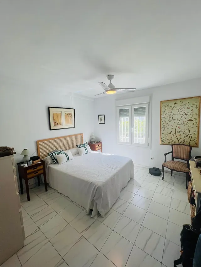 PAREADO EN VENTA EN LA COLINA A UN PASO DE LA PLAYA. — 24