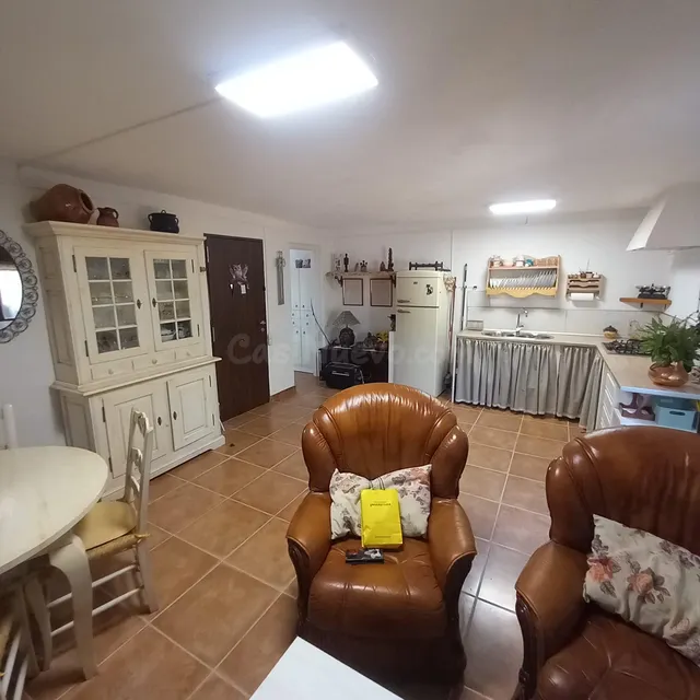 Finca rústica con casa de campo reformada, olivos, algarrobos y caravana, cerca de Tortosa — 17