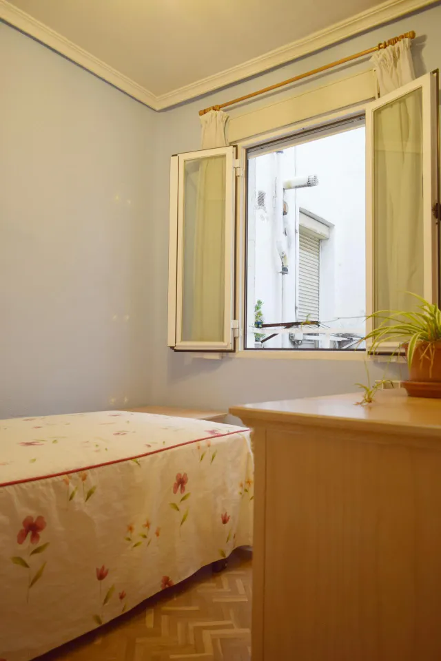 Piso en Calle Jose Villena — 35