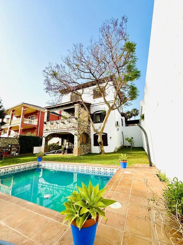 Se vende Chalet con piscina en Getares — 2