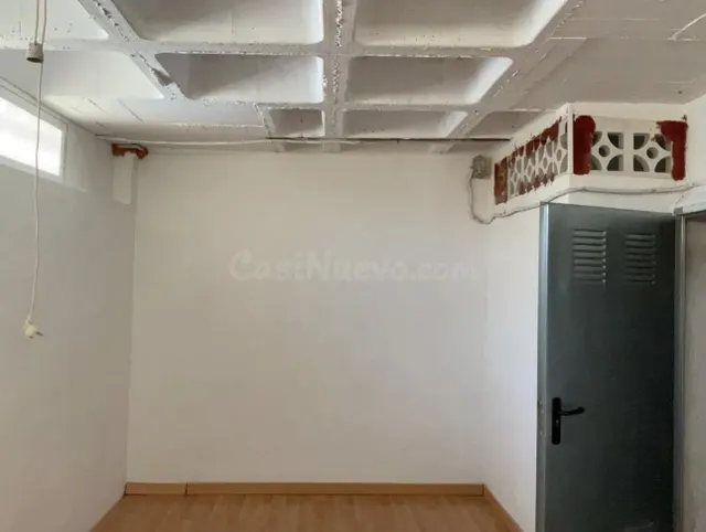 Trastero amplio y luminoso a 5 minutos de la Playa de Poniente, Benidorm — 2
