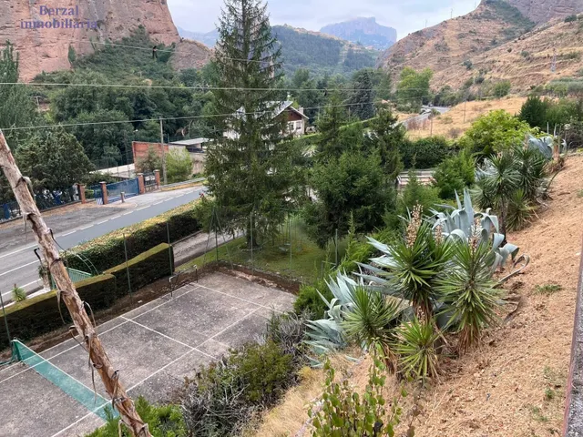 Casa en parcela de casi cuatro mil metros, con piscina, jardin, maravillosas vistas. — 3