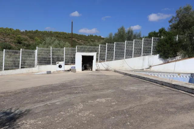 MASIA VALLADA CON PISCINA, ZONA PARA CABALLOS Y MAS DE 2 HECTAREAS DE TERRENO — 8