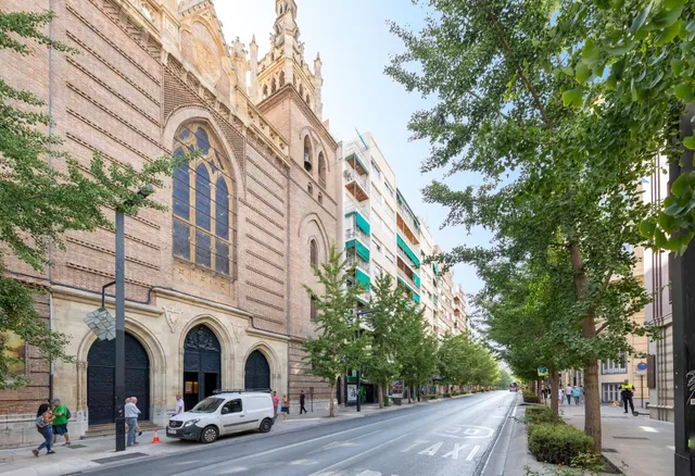 Local 377 m2 en Gran Vía – Centro Granada — 3