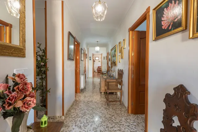 Casa en planta baja con cuatro naves y local — 10