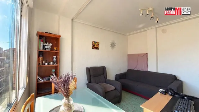 Vivienda de 3 dormitorios con balcón en Plaza Madrid, Elche (Alicante) — 12