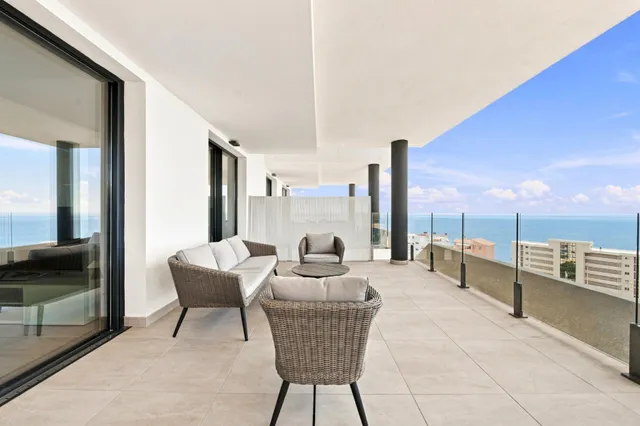 EXCLUSIVO APARTAMENTO DE 2 DORMITORIOS CON VISTAS PANORÁMICAS AL MAR – CARVAJAL, FUENGIROLA — 8