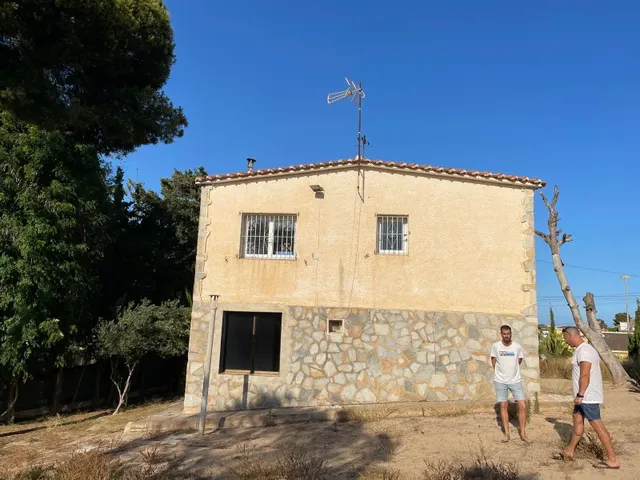 Casa con parcela en Los Balcones, Torrevieja. 5 dormitorios, 2 baños — 46