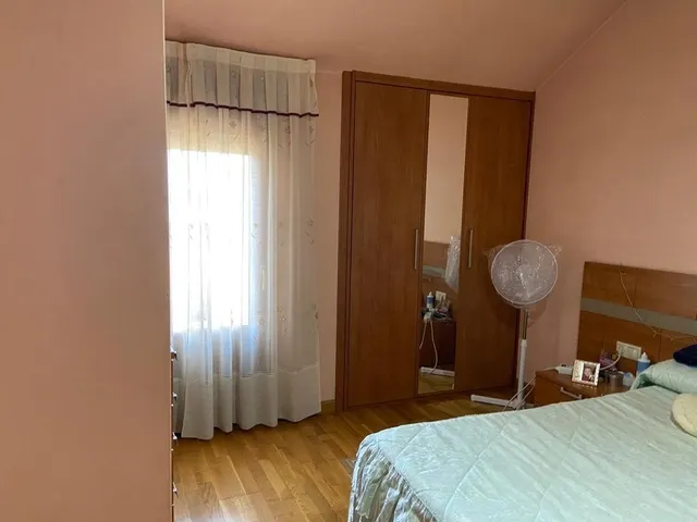 SE VENDE AMPLIO DÚPLEX EN EL CENTRO. COCINA, SALÓN, 3 HAB., 2 BAÑOS, TERRAZAS Y TRASTERO. — 26