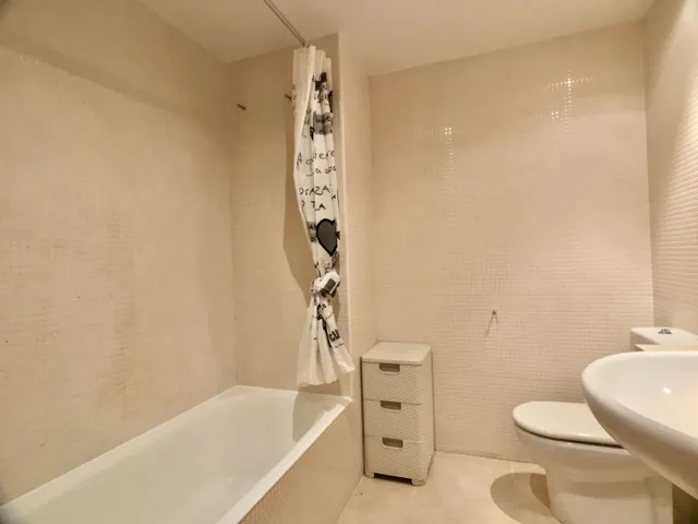 Acogedor apartamento con terraza y piscina comunitaria — 17