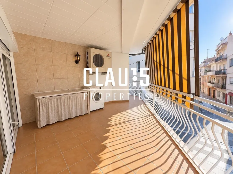 Exclusivo piso esquinero en venta a 10 min de la playa en Canet de Mar