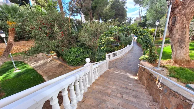 Apartamento reformado con piscina y parking comunitario — 16