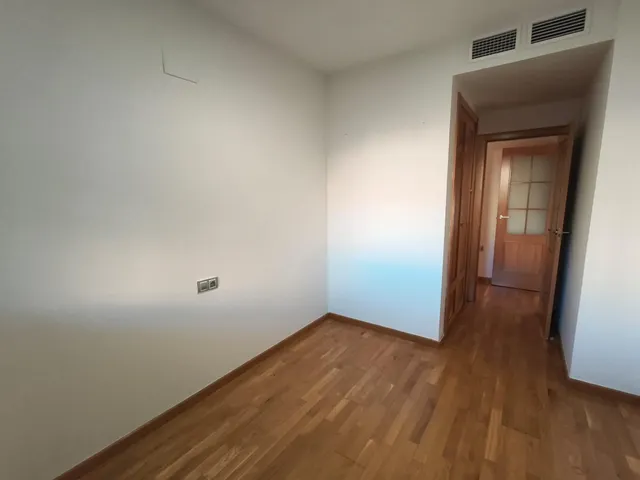 PISO DE 121 m2 CON DOS GRANDES TERRAZAS, PISCINA, GARAJE Y TRASTERO EN AVENIDA DE LA ILUSTRACIÓN — 27