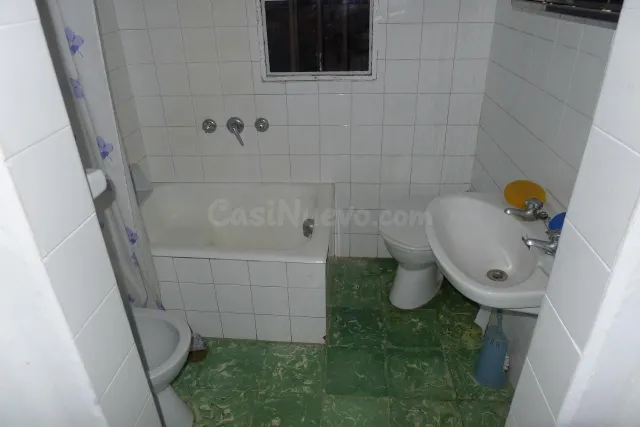 Se alquila antigüa pescaderia bastante centrica. - foto 4